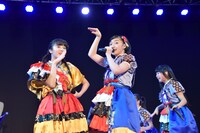 左から中山莉子、小林歌穂。