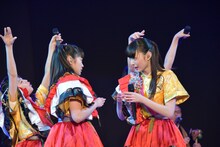 左から柏木ひなた、松野莉奈。