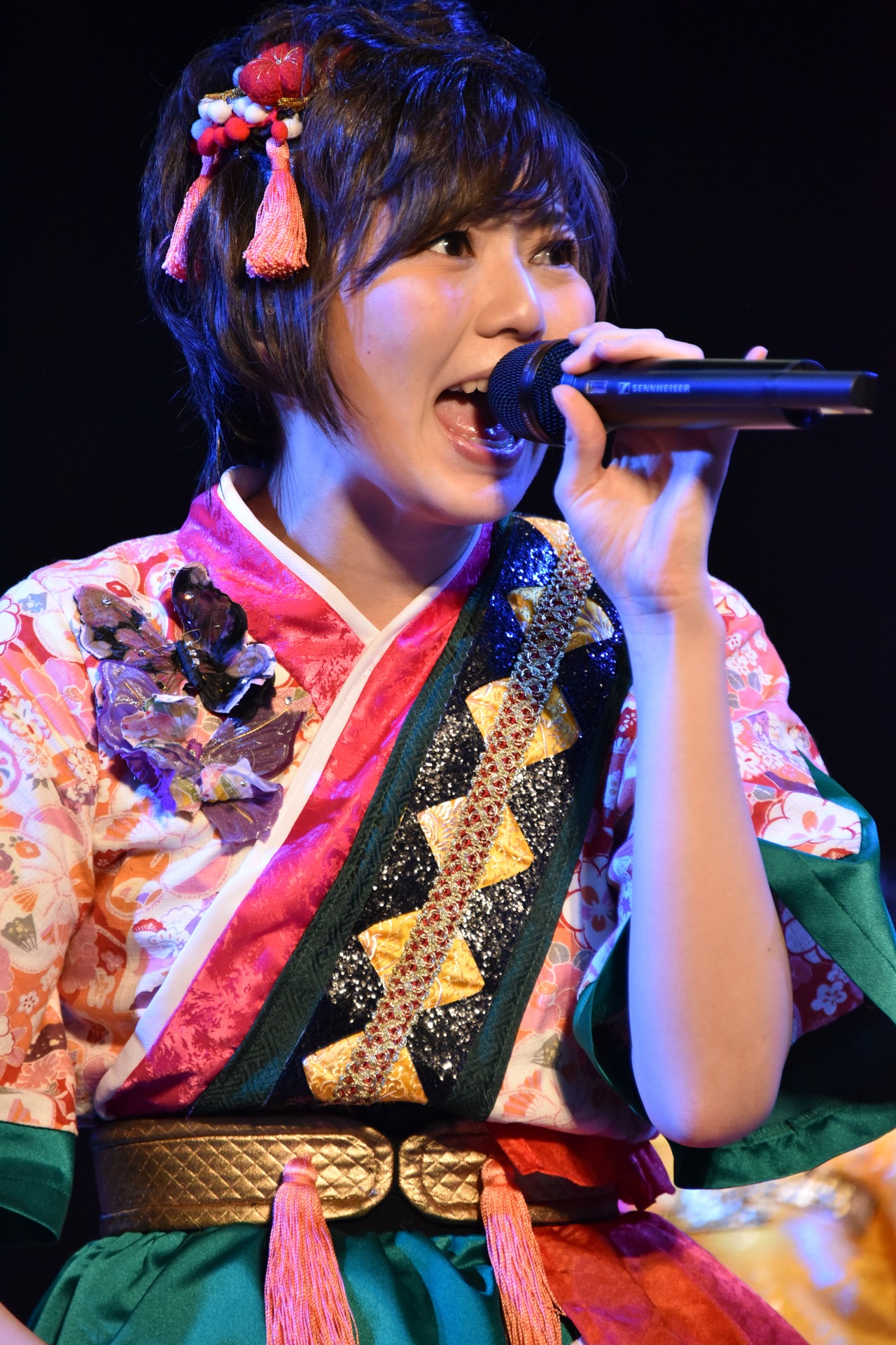 安本彩花
