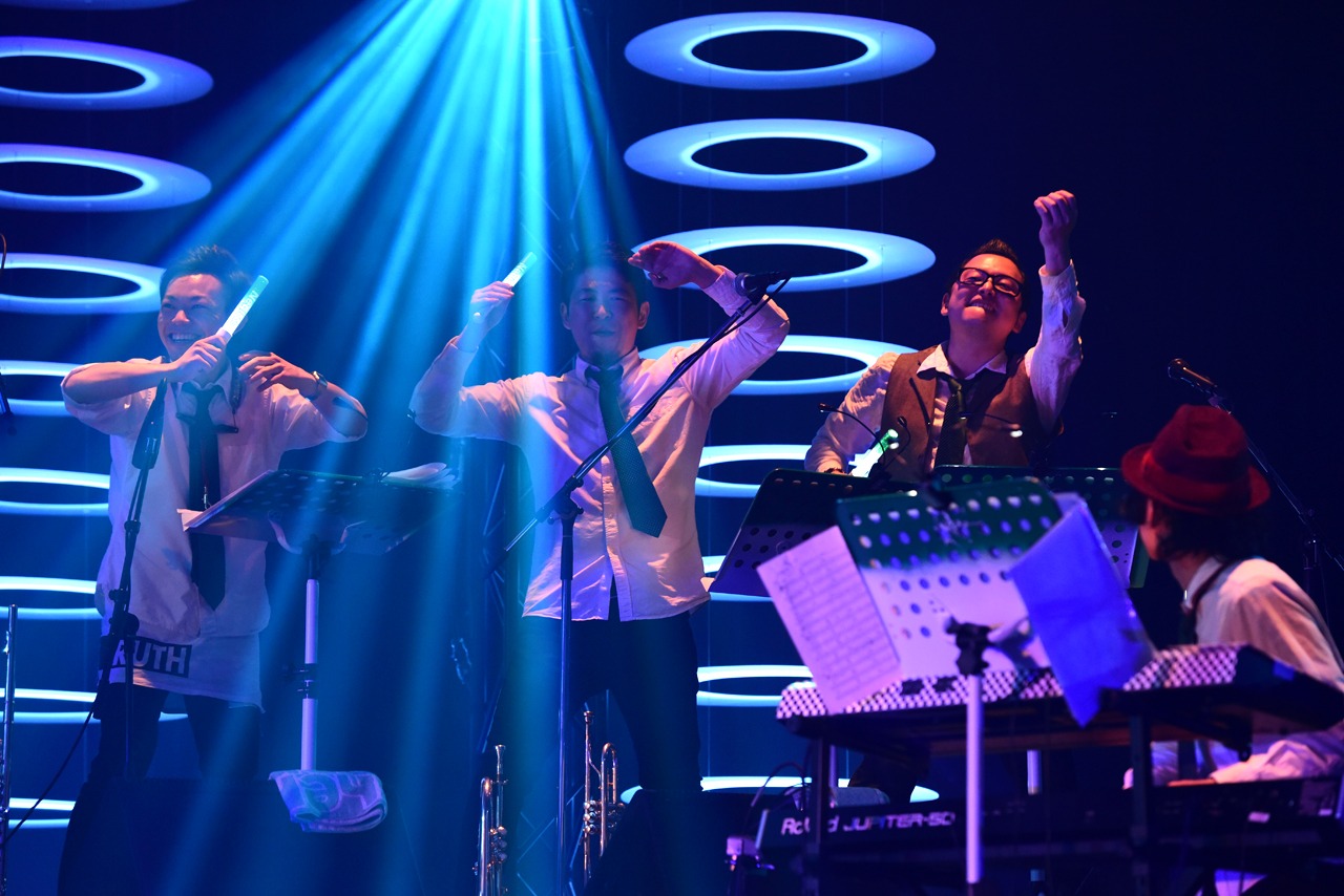 踊るネギホーンズ。