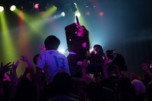 BELLRING少女ハートによるライブの様子。