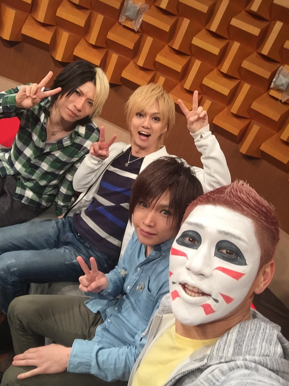 ゴールデンボンバー