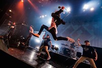 Crystal Lake「CHAMPIONSHIP TOUR 2016」東京・赤坂BLITZ公演の様子。（Photo by Takashi "TAKA” Konuma）