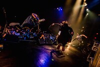 Crystal Lake「CHAMPIONSHIP TOUR 2016」東京・赤坂BLITZ公演の様子。（Photo by Takashi "TAKA” Konuma）