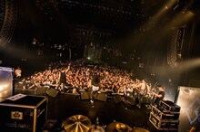 Crystal Lake「CHAMPIONSHIP TOUR 2016」東京・赤坂BLITZ公演の様子。（Photo by Takashi "TAKA” Konuma）