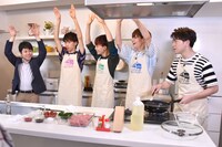 コーイチの歌に合わせて踊る井上裕介、リョウガ、タクヤ、カイ。