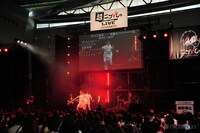 VALSのライブパフォーマンス。（写真提供：ニコニコ超会議）