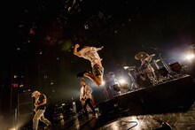 SHADOWS（Photo by Takashi "TAKA” Konuma）