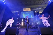 VALSのライブパフォーマンス。(写真提供:キューンミュージック)
