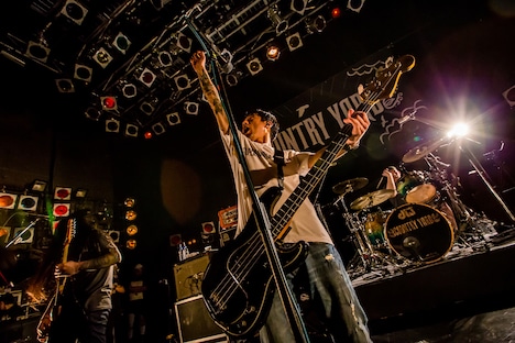 COUNTRY YARD「BROTHERHOOD ONEMAN TOUR」東京・TSUTAYA O-WEST公演の様子。（Photo by Takashi "TAKA" Konuma）