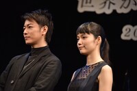佐藤健と宮崎あおい。