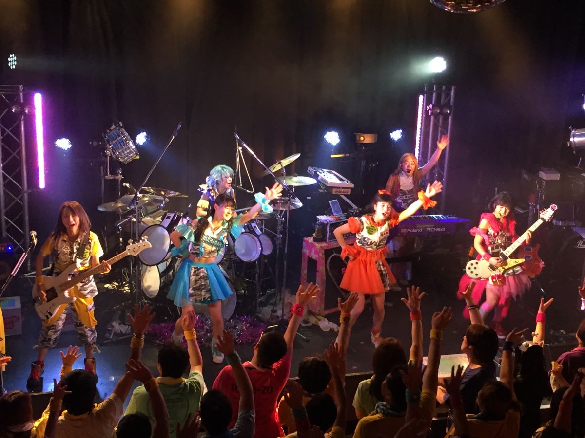 Gacharic Spin「オレオさんの婚活ツアー'16春 ～新しい出会いを求めて～」札幌公演の様子。（提供：ビクターエンタテインメント）