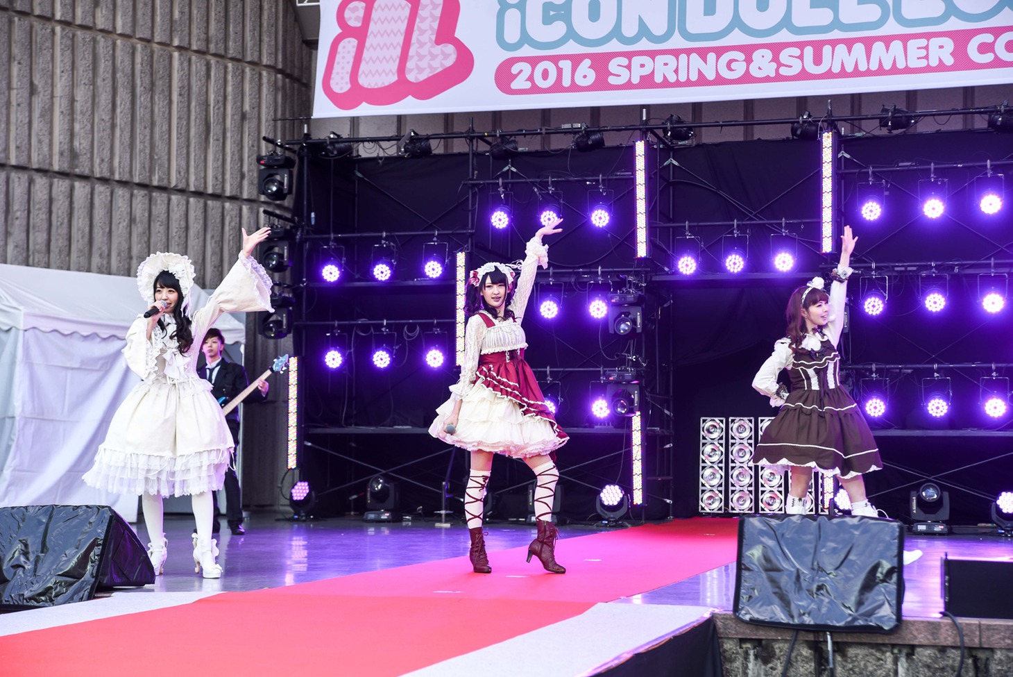 merry merliによるライブの様子。
