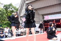BELLRING少女ハートによるライブの様子。