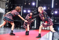 プティパ-petit pas!-によるライブの様子。