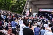 ベイビーレイズJAPANによるライブの様子。