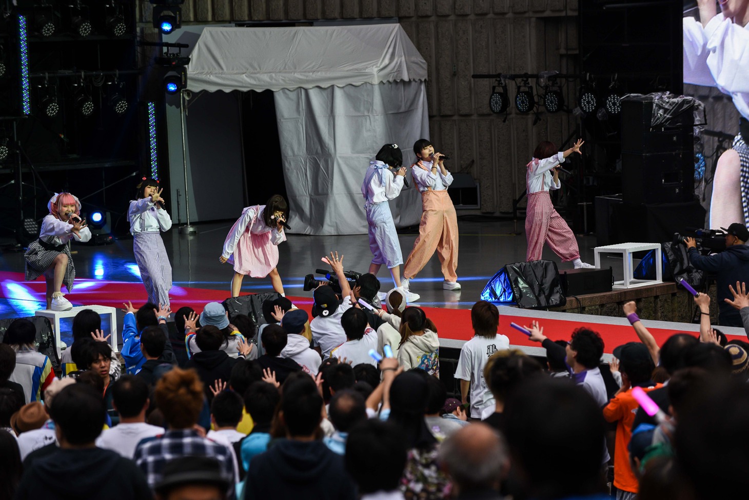 ゆるめるモ！によるライブの様子。