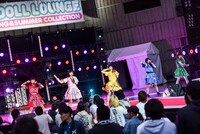 神宿によるライブの様子。