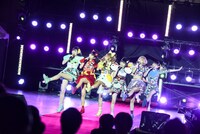 でんぱ組.incによるライブの様子。