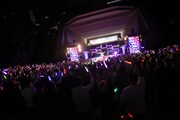 でんぱ組.incによるライブの様子。