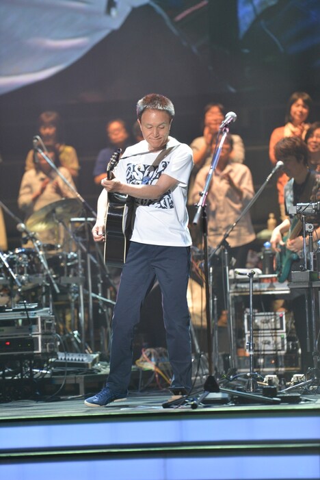 「明治安田生命Presents『KAZUMASA ODA TOUR2016 君住む街へ』」静岡・エコパアリーナ公演の様子。（撮影：菊地英二）