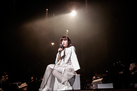 「吉澤嘉代子 絶景ツアー “夢をみているのよ”」最終公演の様子。(撮影:鳥居洋介)