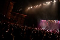 「吉澤嘉代子 絶景ツアー “夢をみているのよ”」最終公演の様子。（撮影：鳥居洋介）