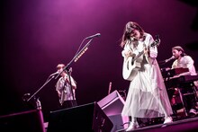 「吉澤嘉代子 絶景ツアー “夢をみているのよ”」最終公演の様子。（撮影：鳥居洋介）