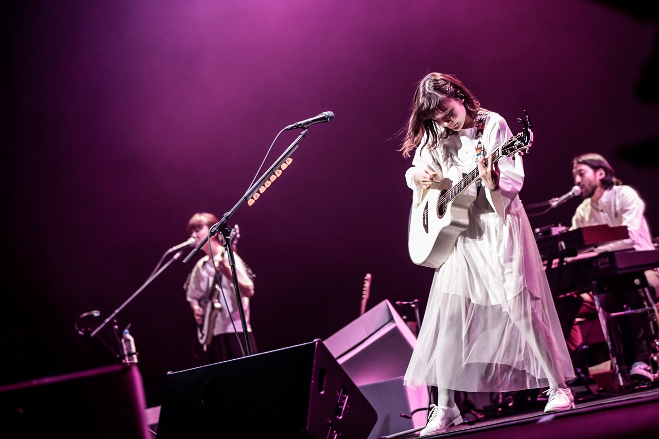 「吉澤嘉代子 絶景ツアー “夢をみているのよ”」最終公演の様子。（撮影：鳥居洋介）