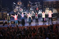 筋肉少女帯人間椅子のライブの様子。（撮影：柴田恵理）