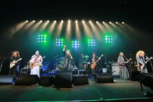 筋肉少女帯人間椅子のライブの様子。（撮影：柴田恵理）