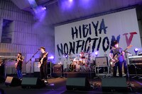 Base Ball Bearと田渕ひさ子（bloodthirsty butchers、toddle、LAMA）（右）。（撮影：緒車寿一）