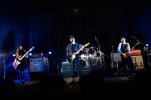 Base Ball Bearとフルカワユタカ（右）。（撮影：緒車寿一）