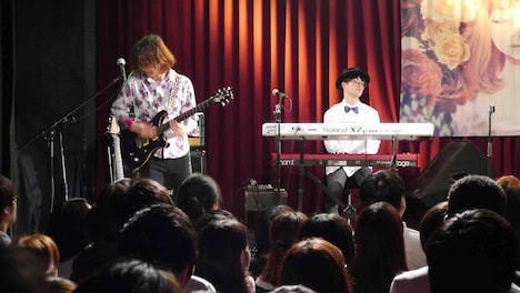 YURiCa/花たん「YURiCa/花たんの食べましょう歌いましょう、食べましょうツアー」大阪・Shangri-La公演の様子。（写真提供：サブカライズレコード）