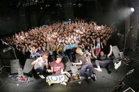 「祝！初ワンマン～タダだ！タダだよ！全員集合～」の様子。（撮影：梅田慎之介）