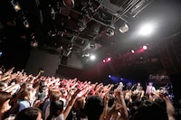 「祝！初ワンマン～タダだ！タダだよ！全員集合～」の様子。（撮影：梅田慎之介）