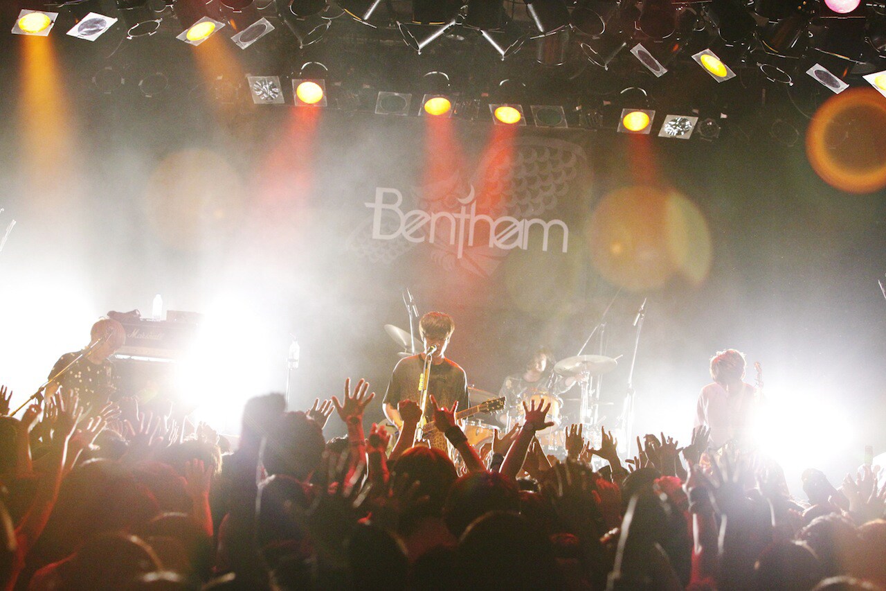 今はカプセル、目指すはビジホ！Bentham、初ワンマンで500人沸かす