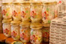 期間限定ショップ「HoneyWorks POPUP SHOP」店内の様子。（写真提供：アニプレックス）