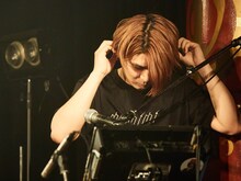 松本誠治（Dr, Cho, Per） （写真提供：SPACE SHOWER MUSIC）