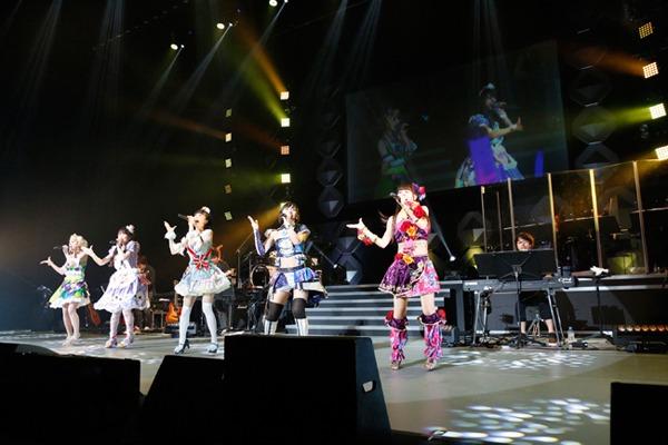 「アイカツ」コーナーでのAIKATSU☆STARS!。