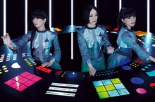 「Perfume 6th Tour 2016『COSMIC EXPLORER』」のツアーパンフレットに掲載されたイメージビジュアル。