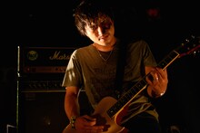 森勇介（G, Vo）（撮影：半田安政[showcase]）