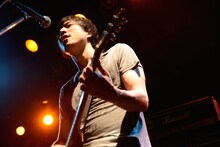 森勇介（G, Vo）（撮影：半田安政[showcase]）