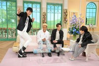 人気画像7位は「あのテーマソングでダンス!?『徹子の部屋』に三代目ELLY、山下、登坂」より、ダンスを披露する山下健二郎（写真左）。 (c)テレビ朝日