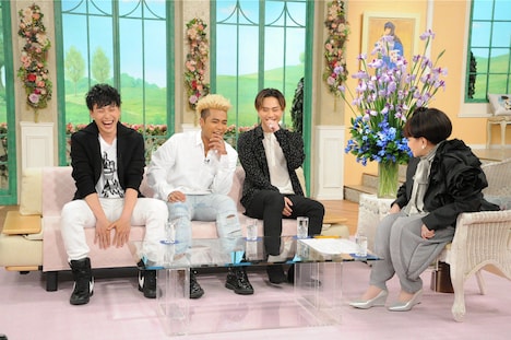 左から山下健二郎、ELLY、登坂広臣、黒柳徹子。 (c)テレビ朝日