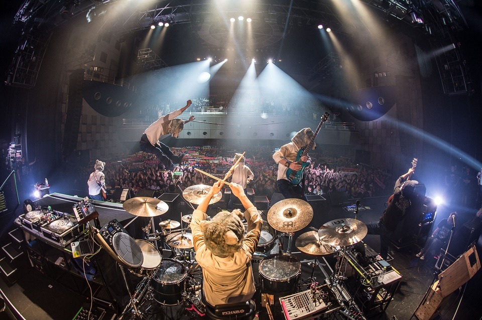 「The World's On Fire TOUR 2016」大阪・なんばHatch公演の様子。（Photo by Daisuke Sakai[FYD inc.]）