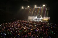 M!LKのワンマンライブの様子。（撮影：角田勇太）