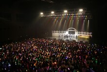 M!LKのワンマンライブの様子。（撮影：角田勇太）