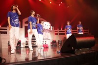 M!LKとハローキティ。（撮影：角田勇太）