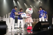 M!LKとハローキティ。（撮影：角田勇太）